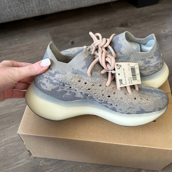 Yeezy Boost 380 Mist Size 4 - Picture 3 of 6
